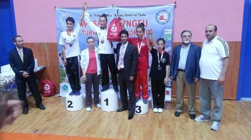 G&ouml;lbaşı Arenaspor&rsquo;un Altın Kızı Melike Kuş
