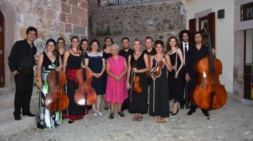 Ayvalık'ta Oda M&uuml;ziği Melodileri Y&uuml;kseldi