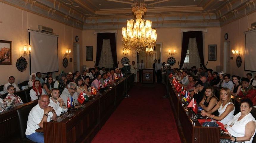 Karag&ouml;z Halk Dansları Yarış&ccedil;ıları Başkan Altepe'yi Ziyaret Etti