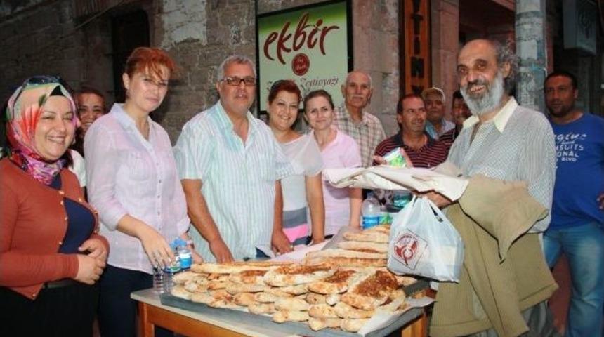 Ayvalık Ak Parti&rsquo;den Pide Ve Ayranlı İftar