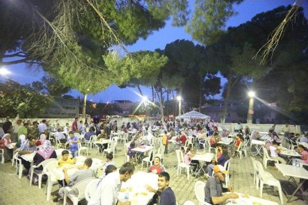 Aydın Belediyesi Merkez Ve 20 K&ouml;yde İftar Sofrası Kurdu