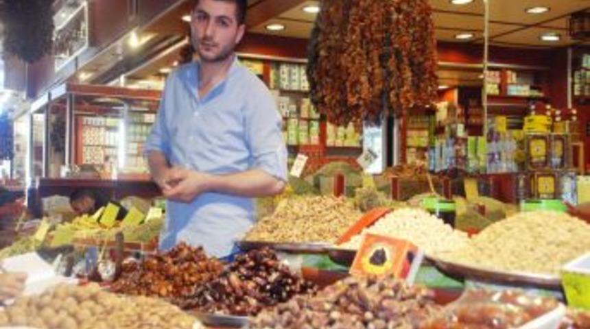 Kapalı &Ccedil;arşı Esnafları Hurma Satışlarından Memnun