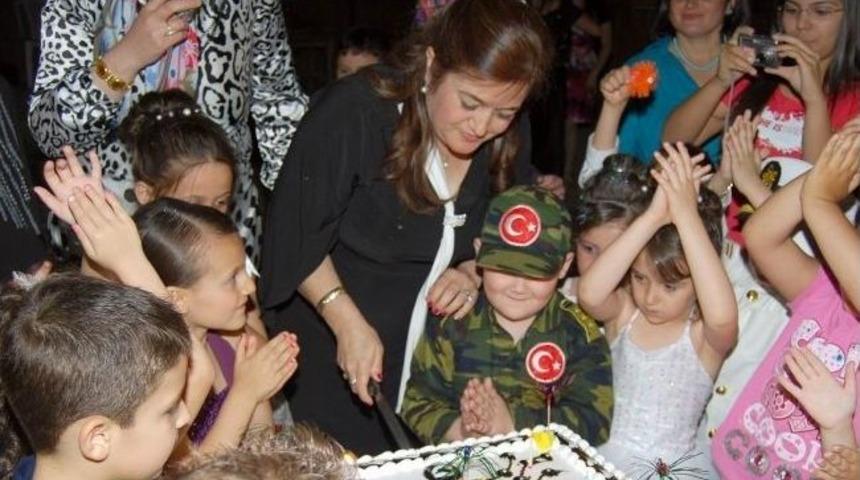 Edremit Ferda &Ouml;ğretmene Ağladı