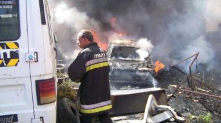 Otoparktaki Yangında Bir Otomobil Kullanılamaz Hale Geldi