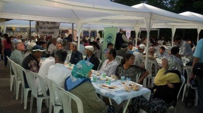 Odunpazarı Belediyesi'nden Herg&uuml;n 5 Bin Kişiye Sıcak Yemek