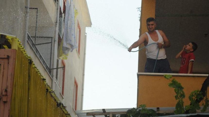 'Yangın Yok' Diye Itfaiyeyi G&ouml;nderip 5 Dakika Sonra Geri &Ccedil;ağırdılar