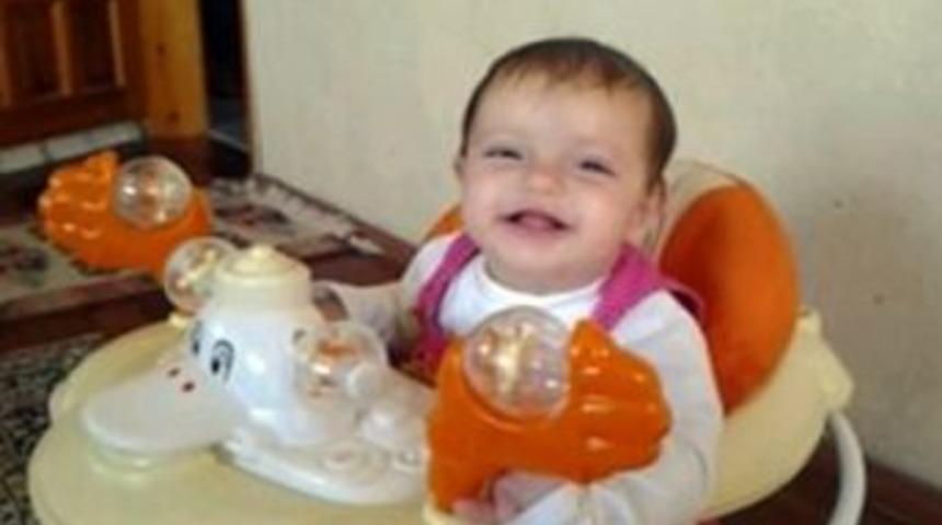 &Ccedil;aresiz baba, k&uuml;&ccedil;&uuml;k kızının hastalığına &ccedil;are arıyor