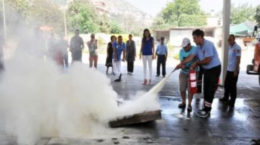 Engelli &Ccedil;ocuklar Itfaiye Erleriyle Birlikte Yangın Tatbikatı Yaptı