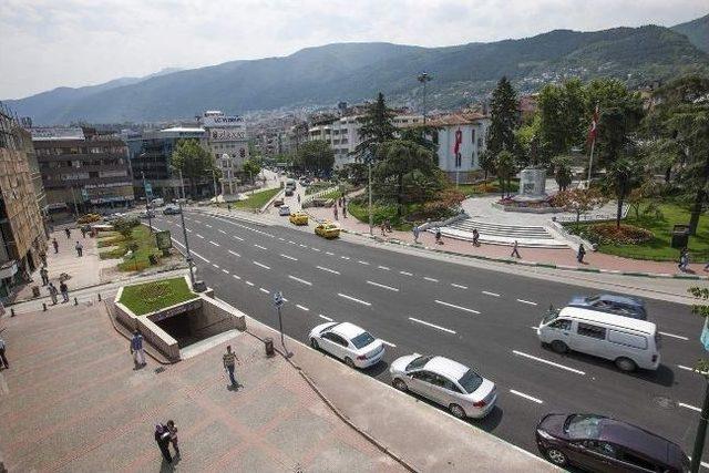 Atatürk Caddesi'ne 1. Kalite Sessiz Asfalt