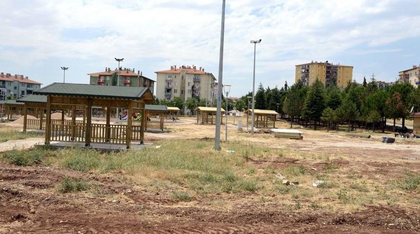 Uşak&rsquo;ta 2 B&uuml;y&uuml;k Parkın Yapımı Devam Ediyor