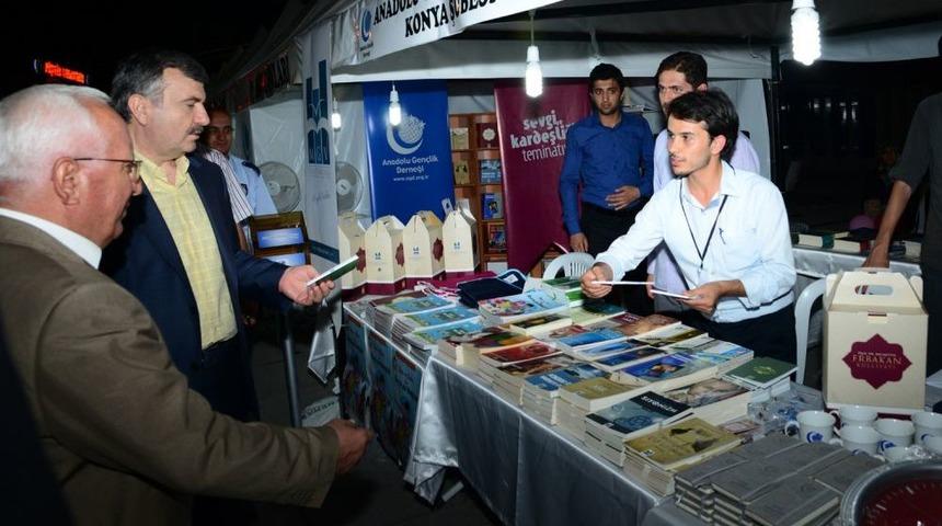 Mevlana Meydanı&rsquo;nda Kitap Fuarı A&ccedil;ıldı