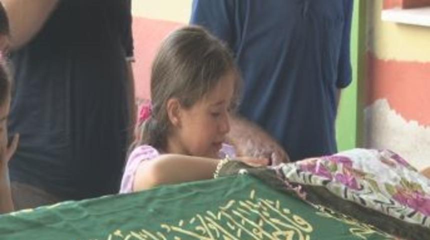 Doğum Sonrası &Ouml;len Anneden Geriye Iki &Ouml;ks&uuml;z &Ccedil;ocuk Kaldı