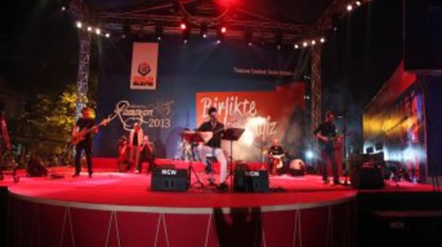 Esenler'de Uğur Işılak Konseri