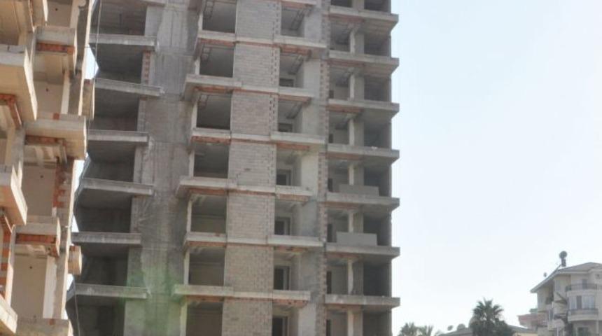 İnşaat Iş&ccedil;isi 9'uncu Kattan D&uuml;şerek &Ouml;ld&uuml;