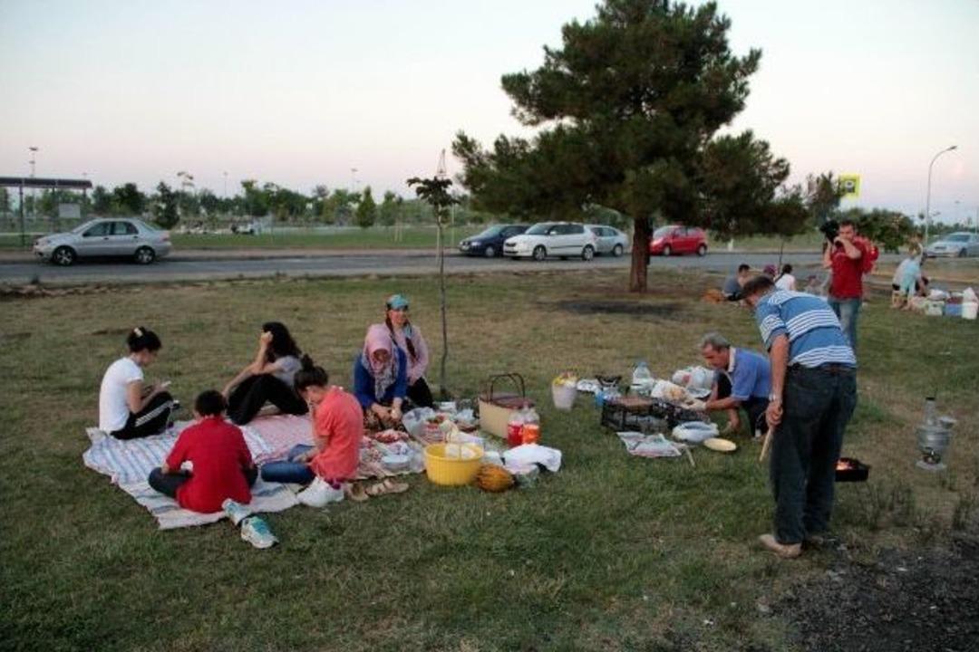 Samsunlular Piknik Alanlarında İftarlarını A&ccedil;tı