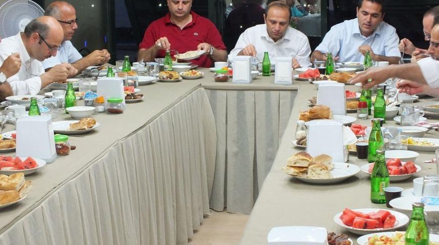 Hopa Sanayici Ve İş Adamları Derneği Iftar Verdi