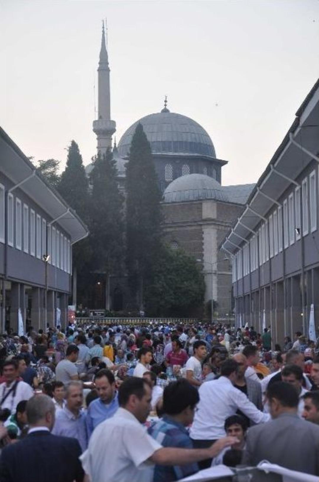 Balıkesir'de 5 bin kişiye iftar