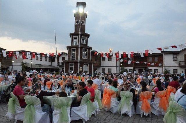 Düzce Belediyesi’nin Toplu İftarı Geniş Katılımla Film Platosunda Yapıldı 1