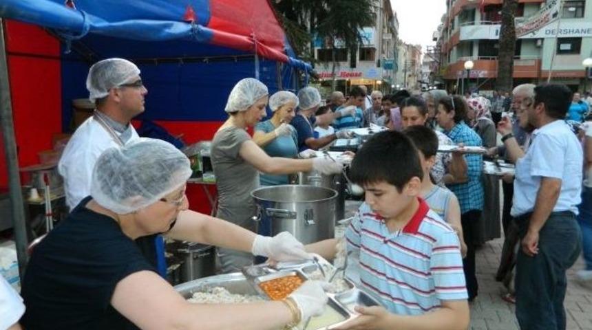 &Ouml;demiş'te İlk İftarda &Ccedil;adırlar Doldu Taştı