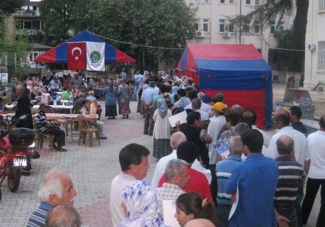 Ödemiş'te İlk İftarda Çadırlar Doldu Taştı