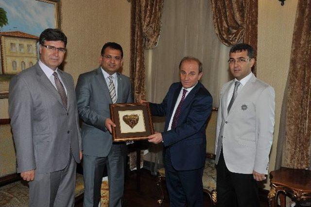 Vali Sebahattin &Ouml;zt&uuml;rk&rsquo;e Ziyaretler Devam Ediyor 1