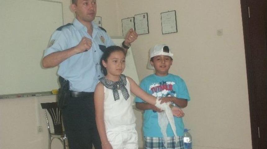 Polis &Ccedil;ocuklarına 'ilk Yardım' Semineri