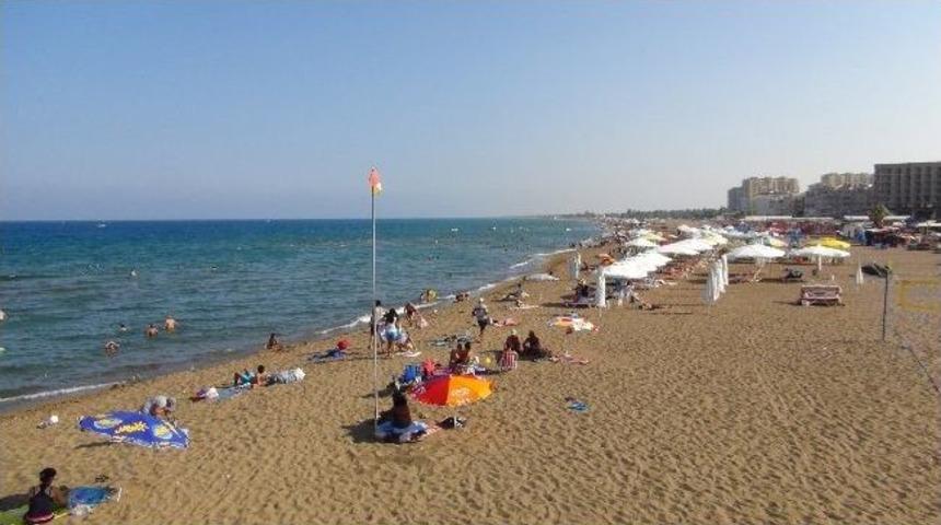 Atakent'te Ramazan'da Sahiller Boşaldı