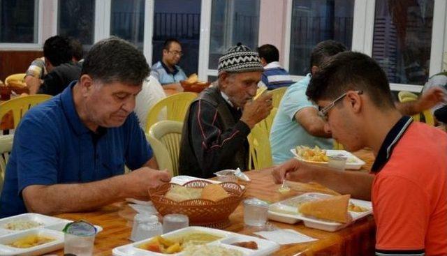 Ayvacık&rsquo;ta Ramazan Sofrası 3