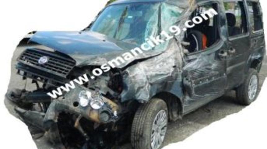 Osmancık'ta yoldan &ccedil;ıkan ara&ccedil; devrildi: 9 yaralı