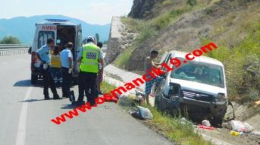 Osmancık'ta lastik patlayınca yoldan &ccedil;ıktılar: 6 yaralı