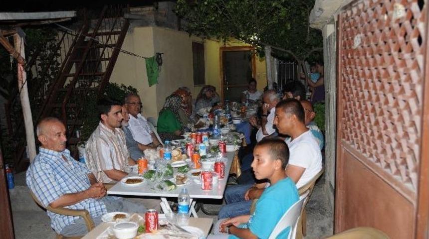 İftar Saatinde Başkan Kocamaz&rsquo;ı G&ouml;r&uuml;nce Şaşırdılar