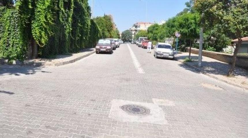 Salihli&rsquo;de Yol &Ccedil;alışmaları Devam Ediyor