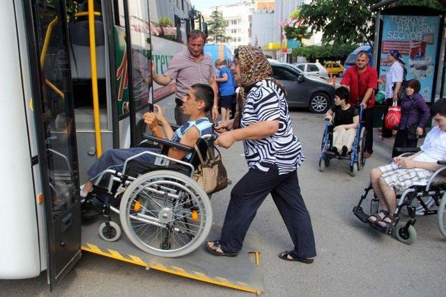 Erfelek Belediyesinin Engelliler Için Aldığı Otobüs Hizmete Girdi