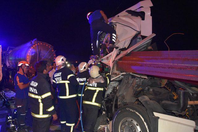 Aksaray'da 3 TIR'ın karıştığı zincirleme kazada 2 kişi yaralandı