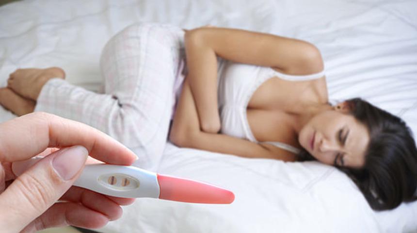 Adet gecikmesi nedenleri nelerdir, ne zaman doktora görünmelisiniz?