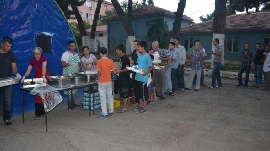 Tso, Kula&rsquo;da İftar &Ccedil;adırı Kurdu