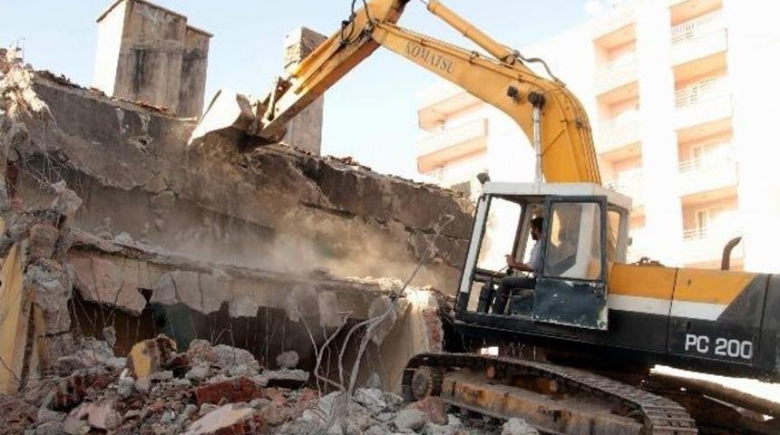 Bismil&rsquo;de Harabe Yapılar Yıkılıyor