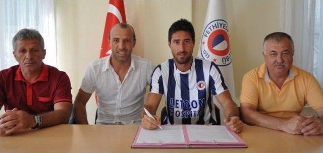 Fethiyespor'da Üç İmza