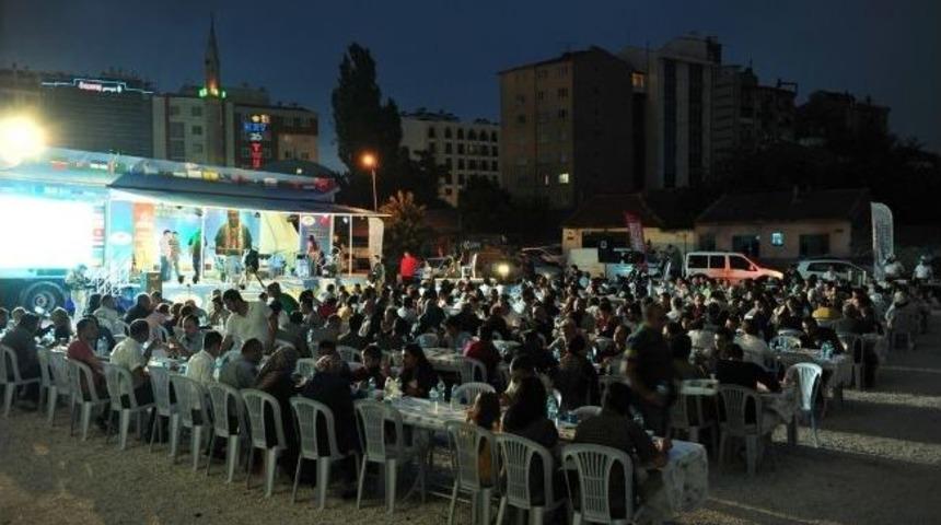30 G&uuml;nde 30 Mahallede İftar Sofrası