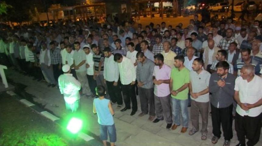 Mısır&rsquo;da Katledilenler İ&ccedil;in Gıyabi Cenaze Namazı Kılındı