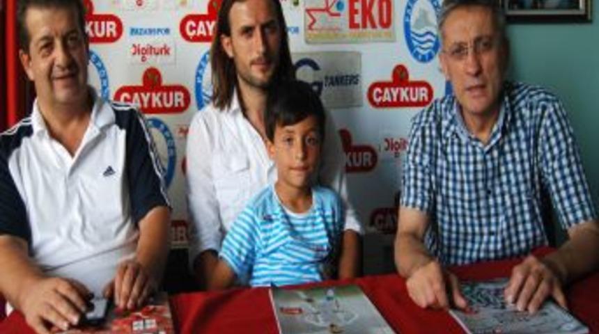 Pazarspor Eski Oyuncusuna Kavuştu