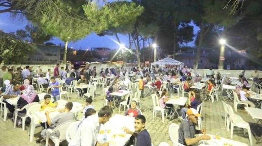 Aydın Belediyesi İftar &Ccedil;adırlarına Yoğun İlgi