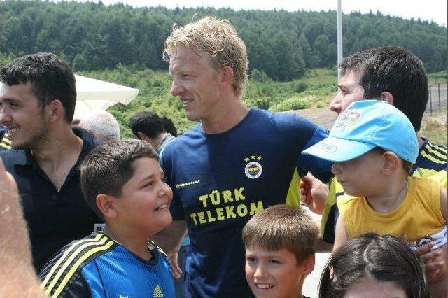 Alves Ve Kuyt'a Taraftarlardan Büyük İlgi