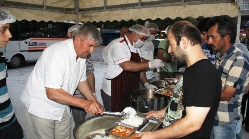 Kapaklı&rsquo;da İftar &Ccedil;adırına Yoğun İlgi
