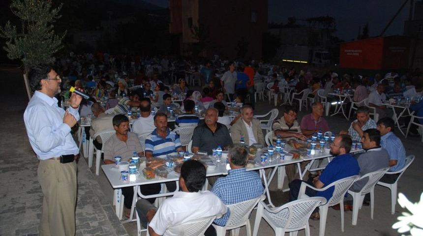Kozan'da T&uuml;rkeli Mahallesi Sakinleri Belediyenin Iftar Sofrasında Buluştu