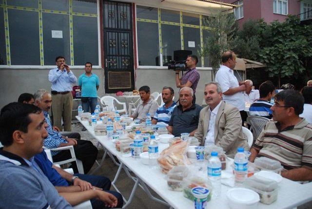 Kozan'da Türkeli Mahallesi Sakinleri Belediyenin Iftar Sofrasında Buluştu