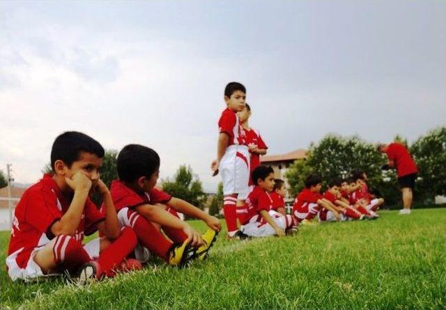 Sarıg&ouml;l Belediyespor &lsquo;&rsquo;futbol Okulu&rsquo;&rsquo; A&ccedil;tı... 1