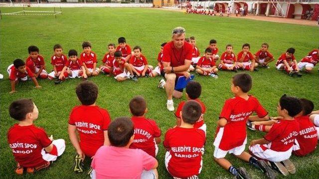 Sarıgöl Belediyespor ‘’futbol Okulu’’ Açtı...