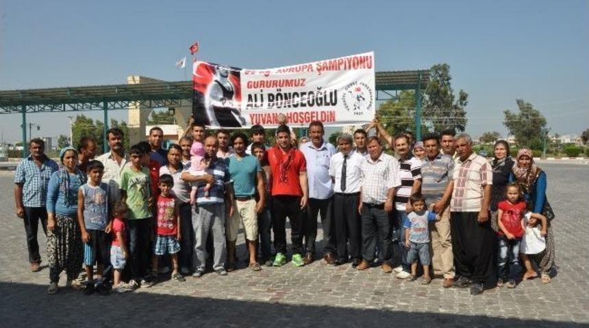 Avrupa Gen&ccedil;ler Şampiyonu G&uuml;reş&ccedil;i Davul Zurna İle Karşılandı