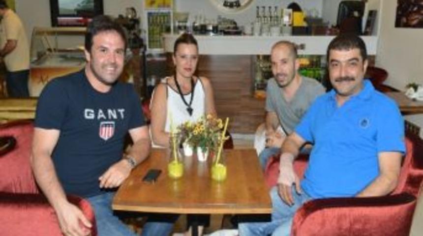 &Uuml;nl&uuml; Sanat&ccedil;ılar Hasret Giderdi